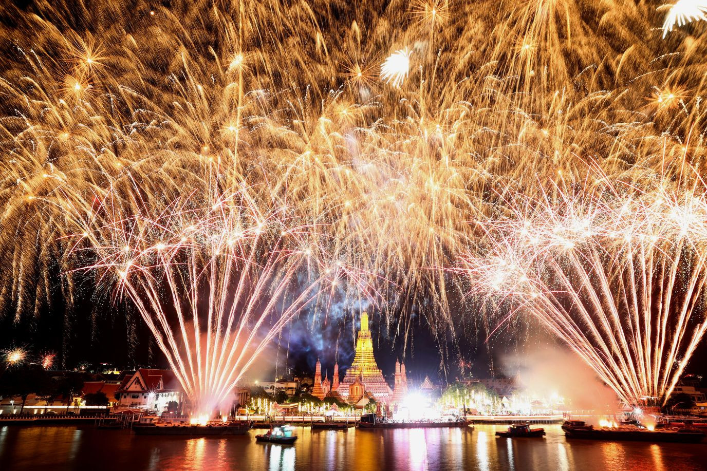 Hai Duong Newspaper to livestream New Year's Eve firework display